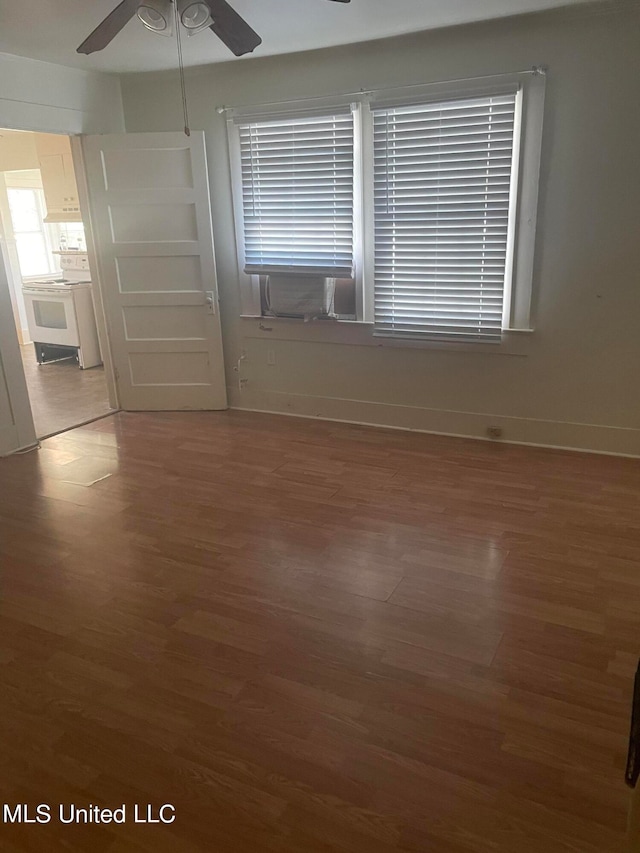 unfurnished room with dark hardwood / wood-style floors and ceiling fan