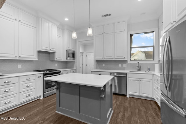 kitchen featuring a sink, dark wood-style floors, visible vents, and stainless steel appliances