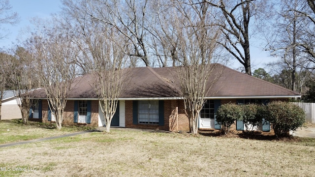 single story home featuring brick siding and a front lawn