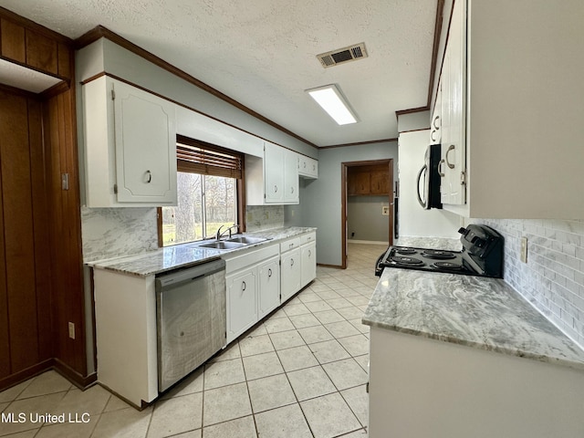 kitchen featuring light countertops, visible vents, appliances with stainless steel finishes, white cabinetry, and a sink