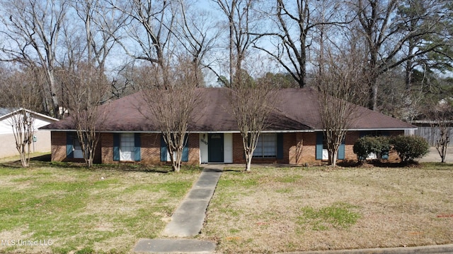 ranch-style home featuring brick siding and a front yard