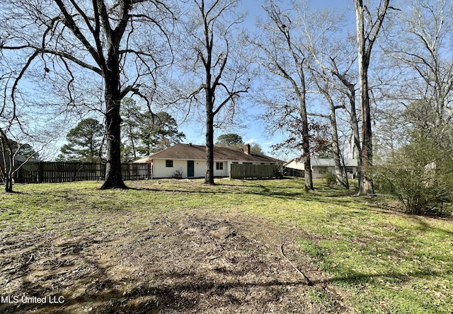 view of yard featuring fence