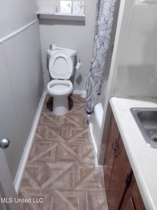 720 Mattingly St, Vicksburg, MS 39180 - bathroom featuring baseboards, toilet, and vanity