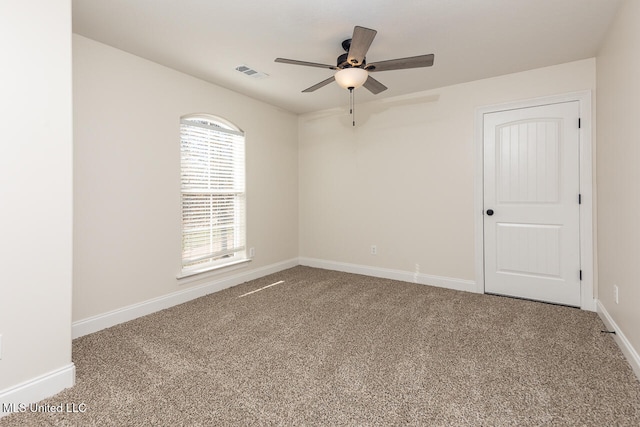 carpeted empty room featuring ceiling fan