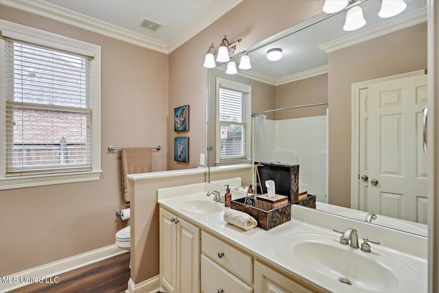 611 Berridge Dr, Ridgeland, MS 39157 - bathroom featuring baseboards, wood finished floors, crown molding, toilet, and a shower with shower curtain