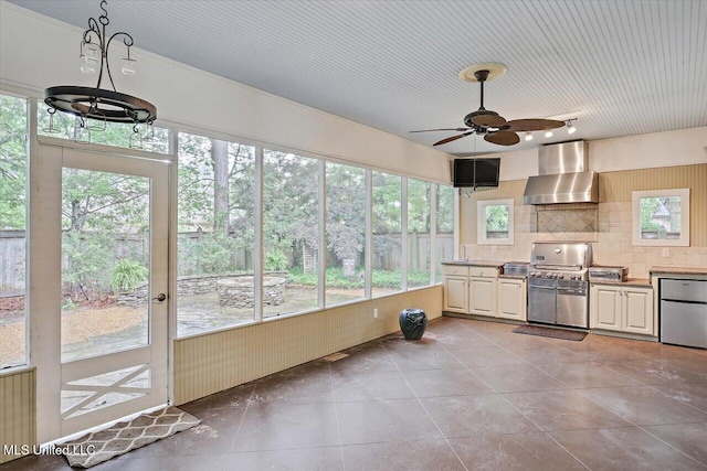 611 Berridge Dr, Ridgeland, MS 39157 - sunroom / solarium featuring an outdoor kitchen and a ceiling fan