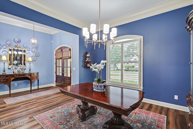 611 Berridge Dr, Ridgeland, MS 39157 - dining room featuring a chandelier, ornamental molding, arched walkways, wood finished floors, and baseboards