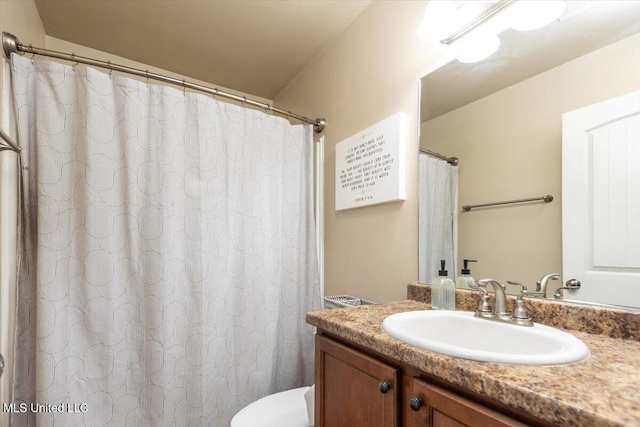 full bathroom featuring toilet, vanity, and curtained shower