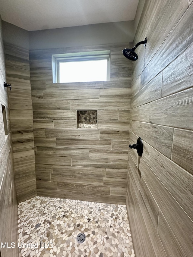 4049 Courtyard Dr, Southaven, MS 38671 - full bath featuring tiled shower