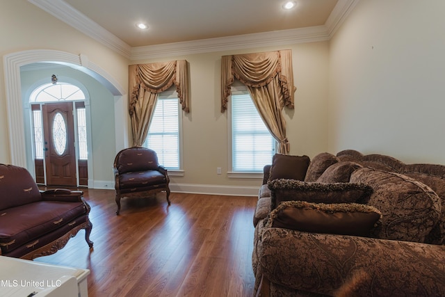 104 Overbrook Hl, Ridgeland, MS 39157 - living room featuring arched walkways, wood finished floors, ornamental molding, and recessed lighting