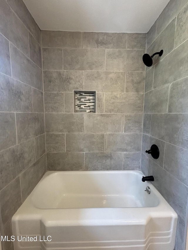 bathroom with visible vents and washtub / shower combination