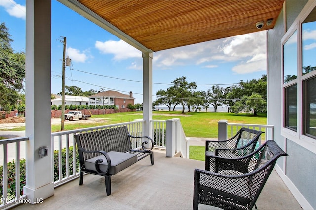 631 2nd St, Gulfport, MS 39501 - covered porch with a lawn