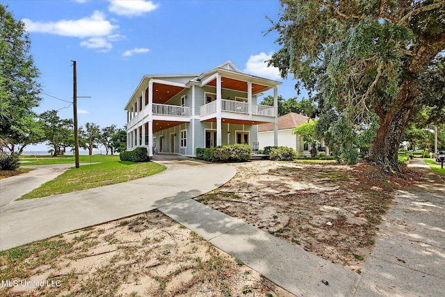 631 2nd St, Gulfport, MS 39501 - view of front of property featuring a balcony and a front lawn