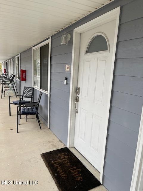 entrance to property featuring a porch