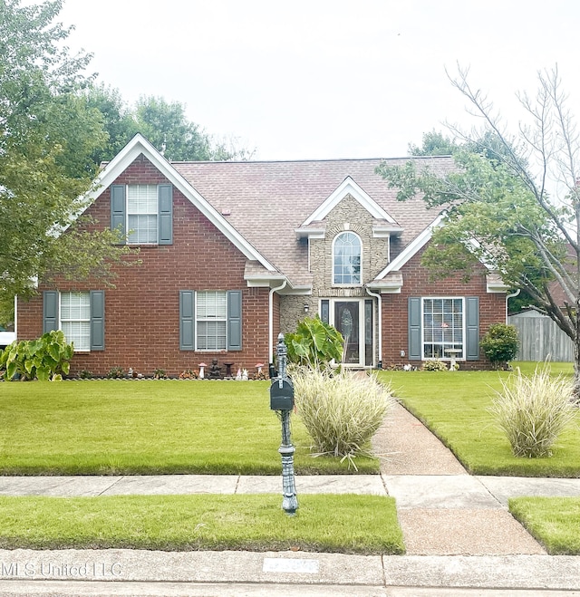 view of front of home featuring a front lawn