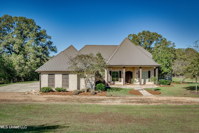 view of front of property with a front yard