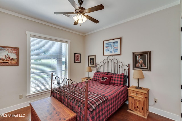 bedroom featuring ceiling fan, dark hardwood / wood-style floors, and crown molding