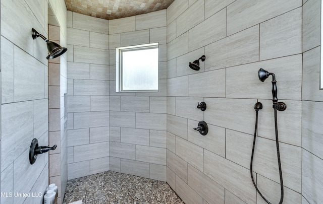 bathroom featuring tiled shower