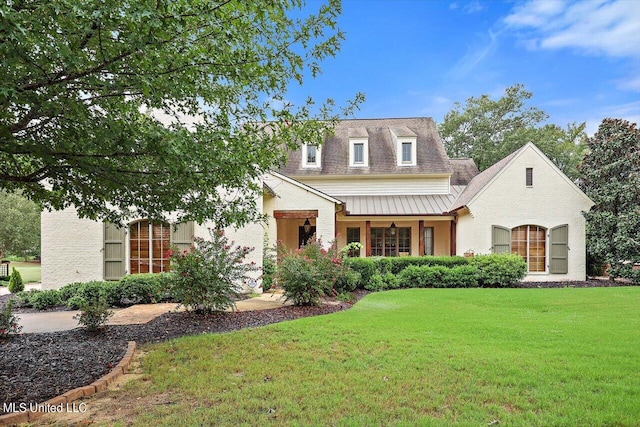 view of front of house featuring a front yard