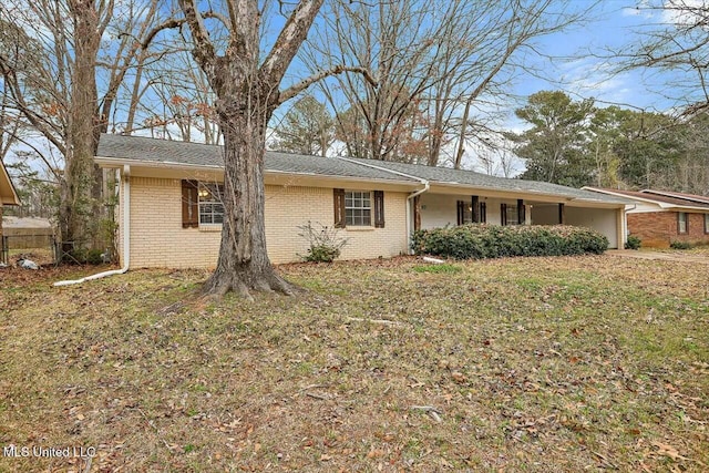 view of front of house with a front lawn