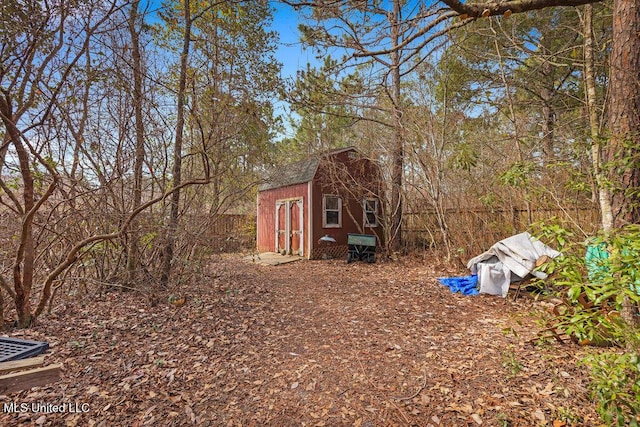 view of yard with a shed and an outdoor structure