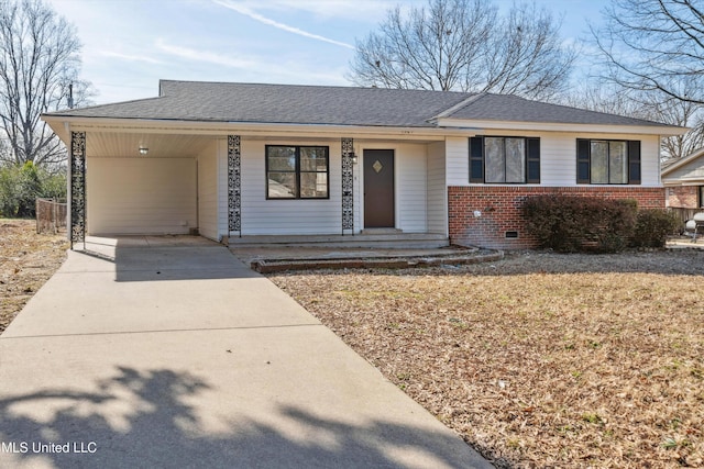 view of front of property featuring a carport