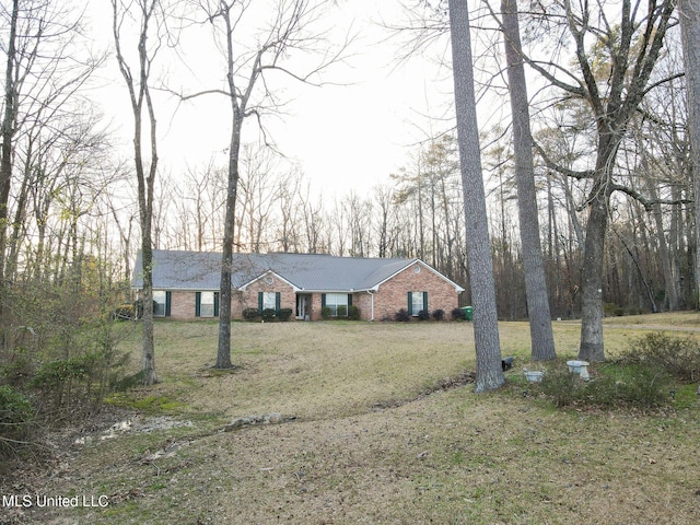 view of front of house with a front lawn and brick siding