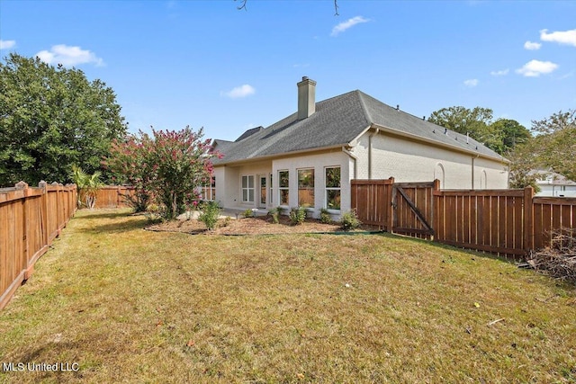 back of house featuring a lawn