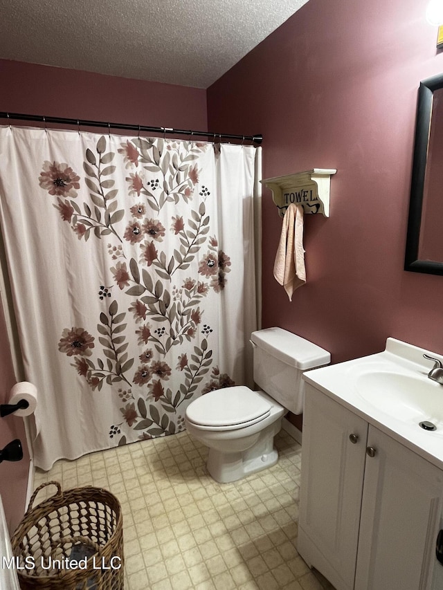 11423 High Rd, Hernando, MS 38632 - full bath featuring vanity, tile patterned floors, a textured ceiling, and a shower with curtain