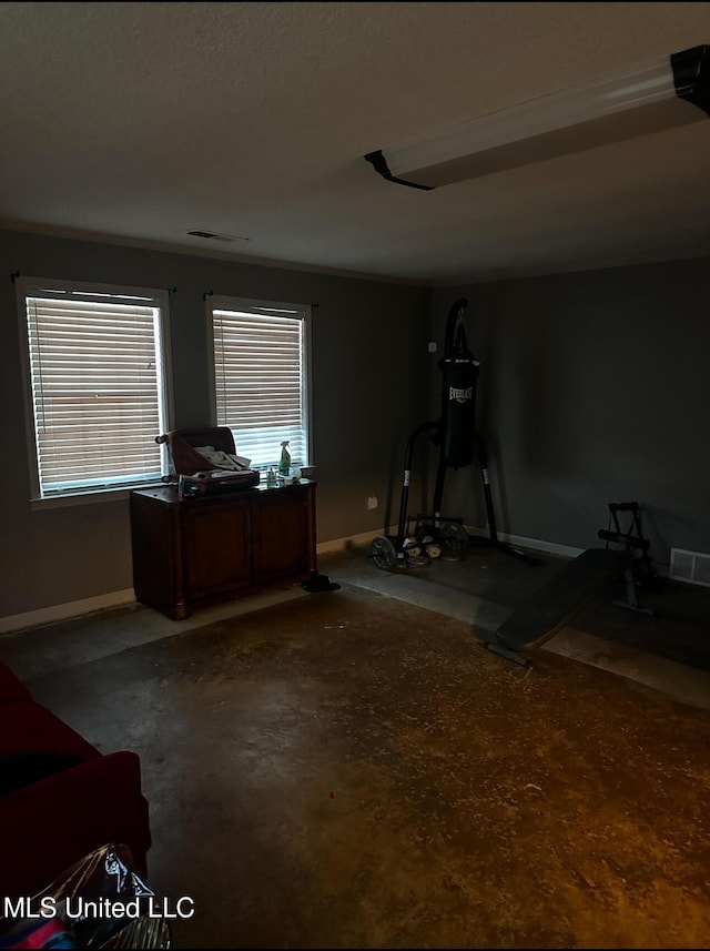 workout room featuring visible vents and baseboards