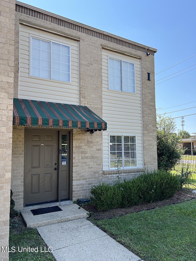 view of front of property