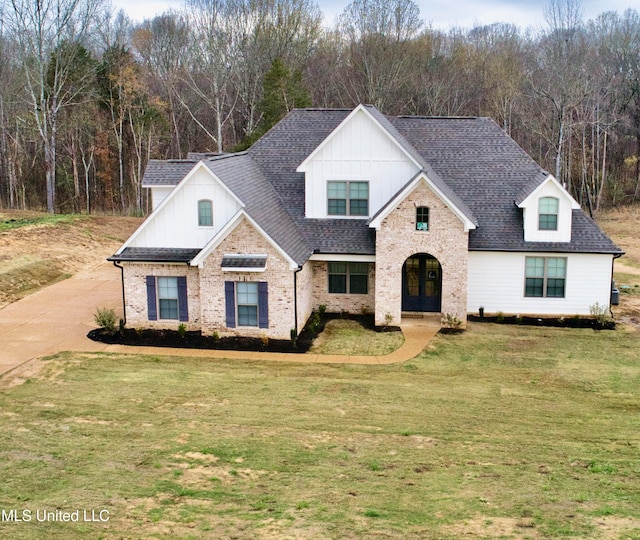 view of front of house with a front lawn