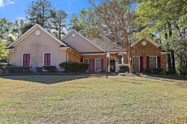 front of property with a front lawn