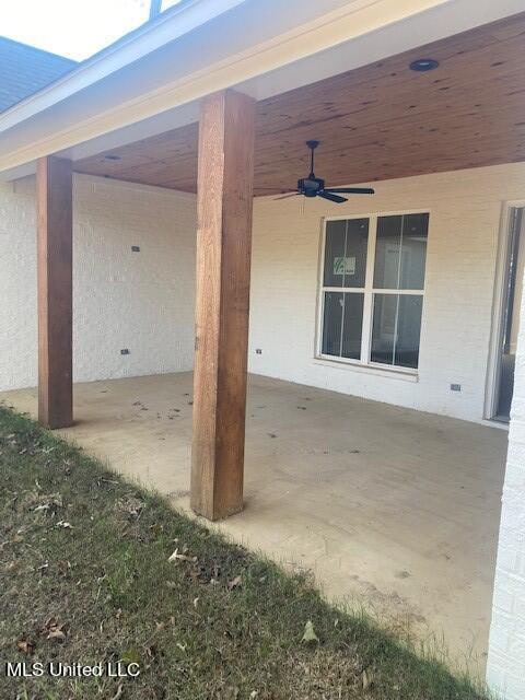 view of patio featuring ceiling fan