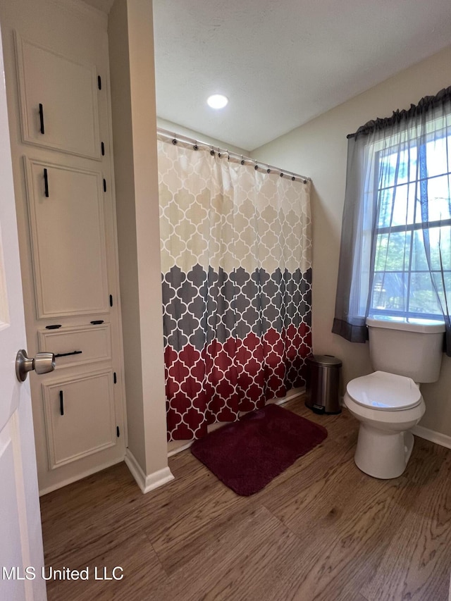 110 Hawks Nest Cv, Brandon, MS 39042 - bathroom featuring wood finished floors, recessed lighting, and curtained shower
