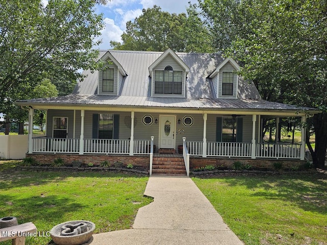 country-style home featuring a front yard