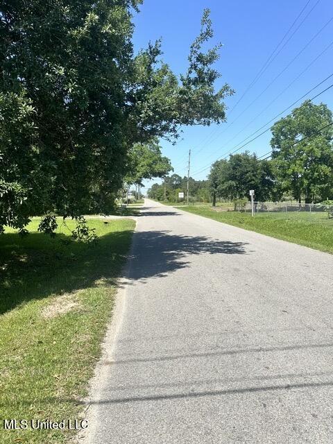 389 Chapman Rd, Bay Saint Louis, MS 39520