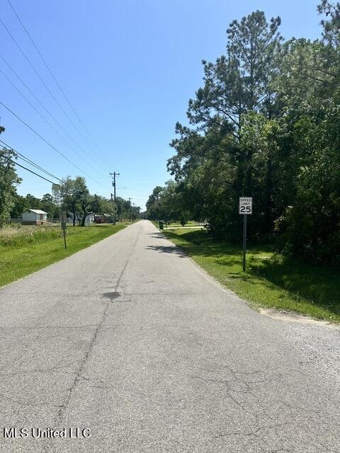 389 Chapman Rd, Bay Saint Louis, MS 39520