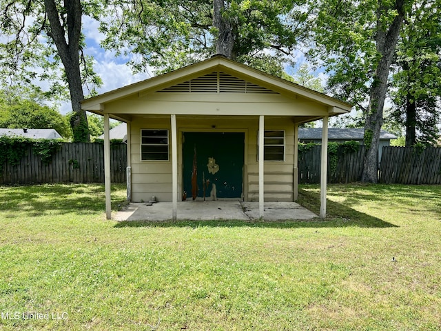 111 E Gresham St, Indianola, MS 38751 - view of outbuilding featuring an outdoor structure and a fenced backyard