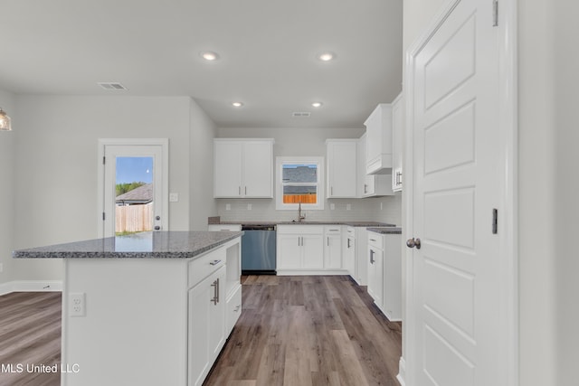 10243 March Meadows Way, Olive Branch, MS 38654 - kitchen with stainless steel dishwasher, a center island, tasteful backsplash, a sink, and wood finished floors