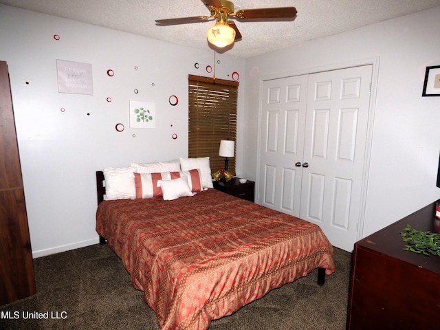 carpeted bedroom featuring ceiling fan, a closet, and a textured ceiling