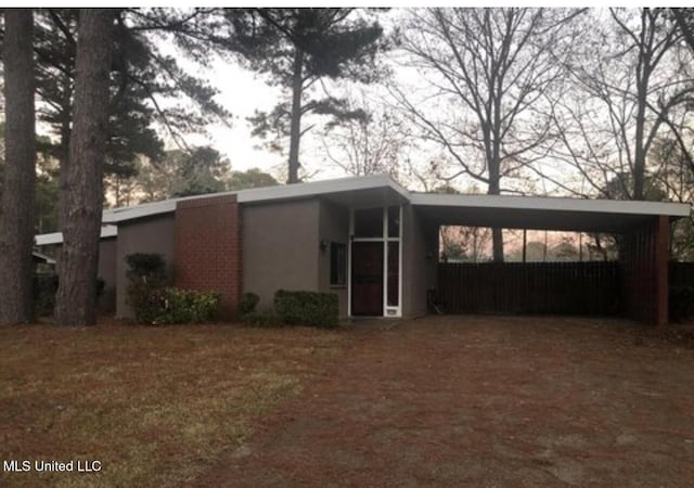 2758 E Benwood Dr, Jackson, MS 39204 - view of front facade featuring stucco siding and a carport