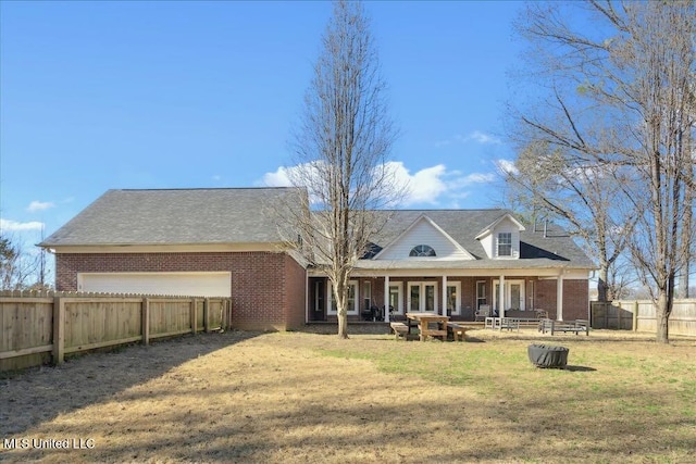 view of front of property with a front yard