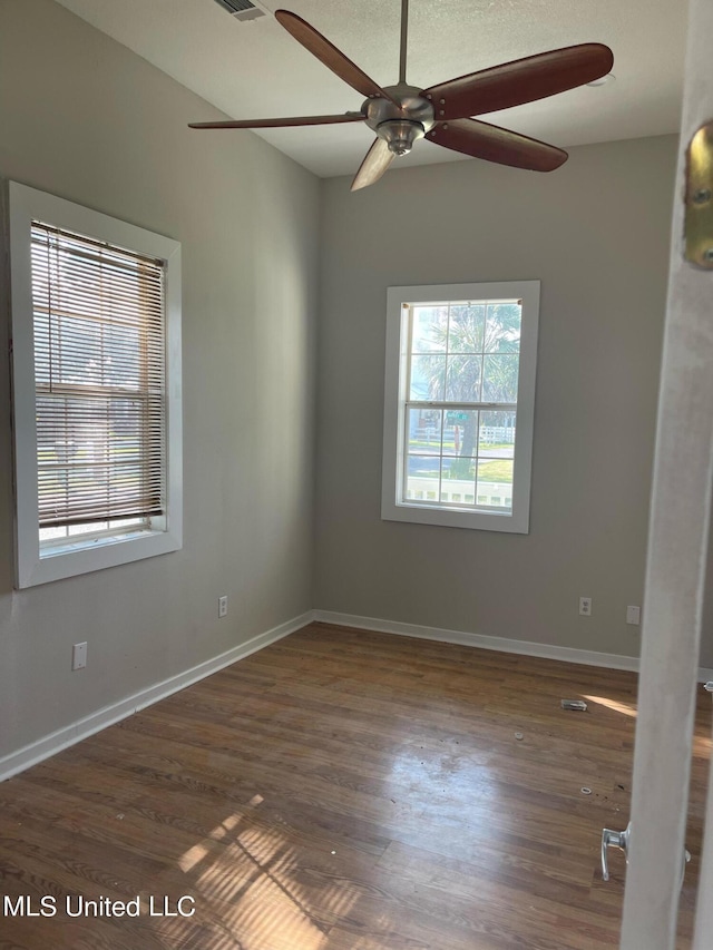 empty room featuring dark hardwood / wood-style floors and ceiling fan