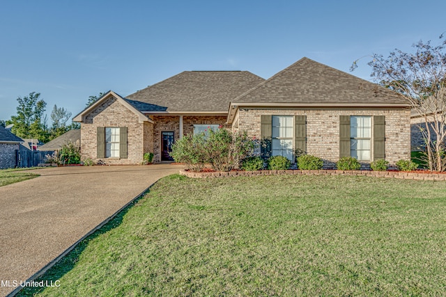 view of front facade with a front lawn