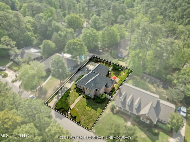 bird's eye view with a view of trees