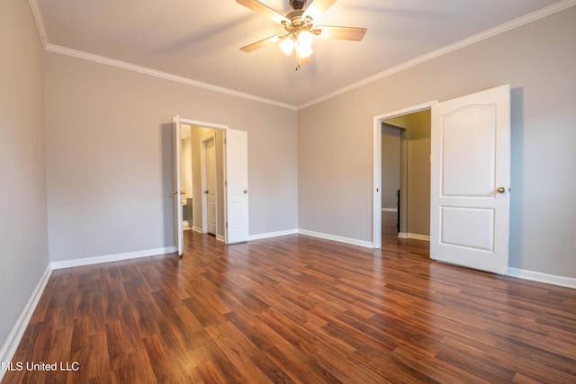 empty room featuring dark wood-style floors, ornamental molding, a ceiling fan, and baseboards