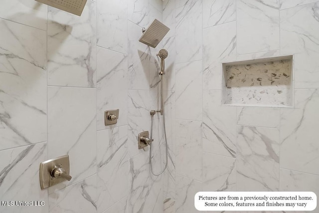 room details featuring tiled shower