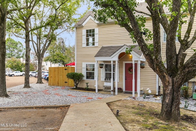 view of front of property