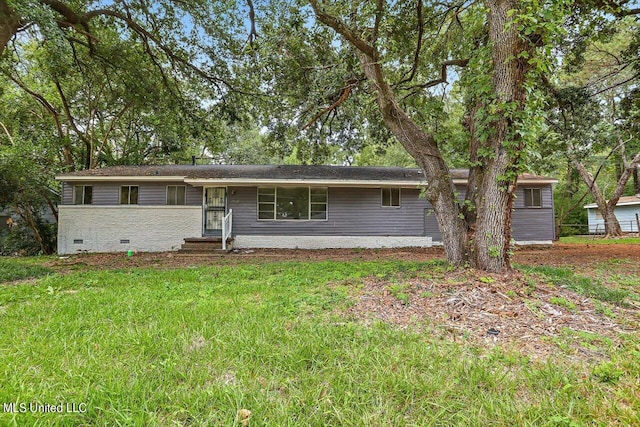 ranch-style house with a front yard